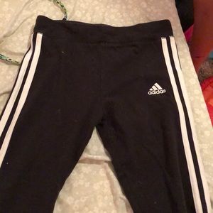 Short Adidas leggings.